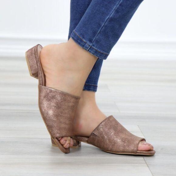 Metallic Bronze Slip-On Sandals Textured Low Heel Open Toe Size 9 - Picture 6 of 10